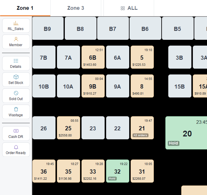 Table map in the light theme: card colours mark free, occupied and on-hold tables, with seating time and amount